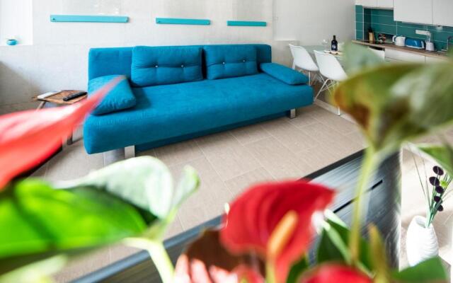 IBIS Your Cosy Oasis With Private Parking and Patio