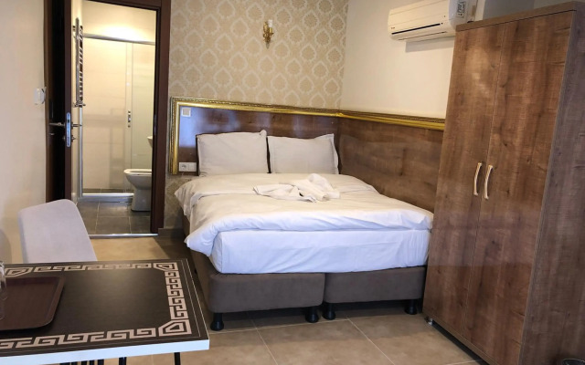 Hotel Real Life