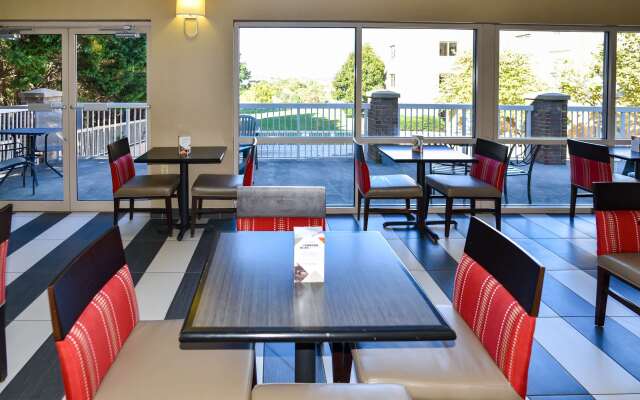 Comfort Suites Inn at Ridgewood Farm