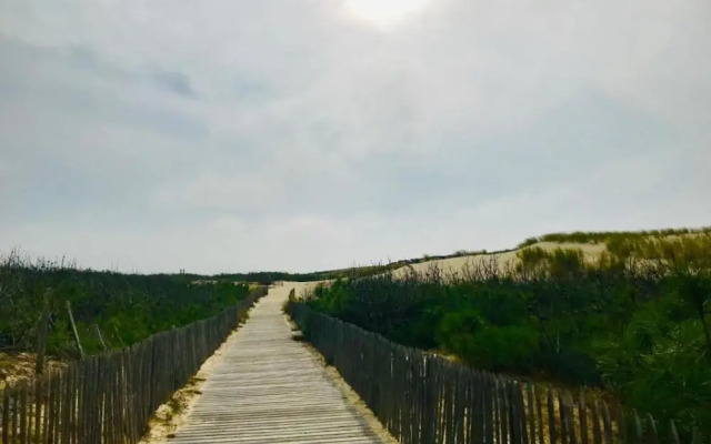 Lakeside Stay w/ Terrace