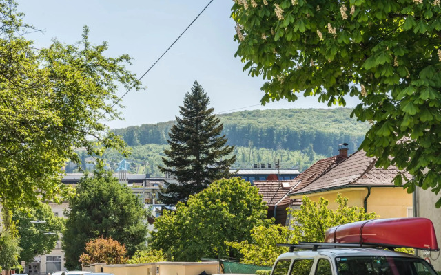 Garden Lounge Satzberg by ichbucheAT