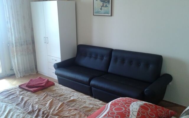 Apartment & Rooms House with Garden