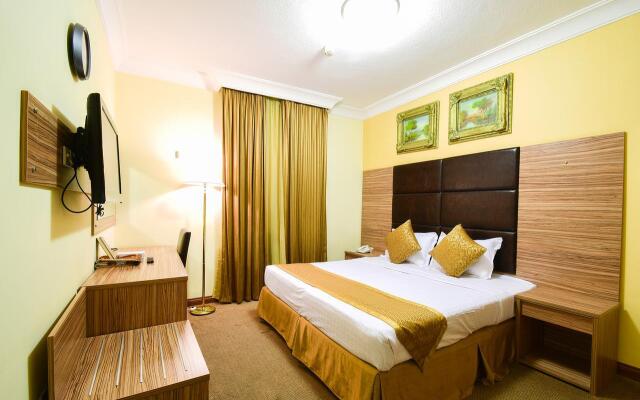 Luxurious Al Rawdah Suites