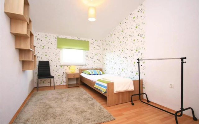 Holiday home Drinovci with a Fireplace 444