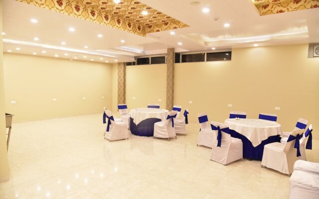 Hotel 7th Crossing by FabHotel