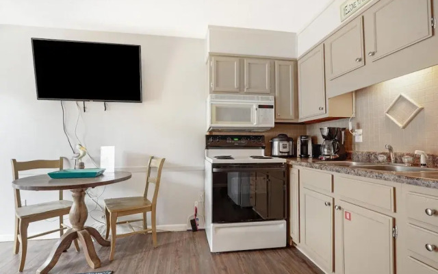 Moonraker 3 1 Bedroom Condo by RedAwning