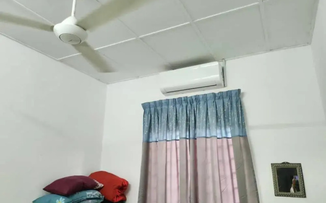 Cozy Terraced Klia Sepang