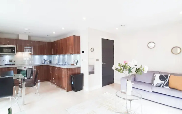Two Bed Serviced Apt in Old Street