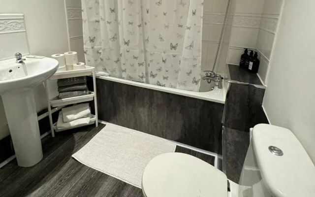 Apt Sleeps5-parkg-netflix-near City Centre/etihad