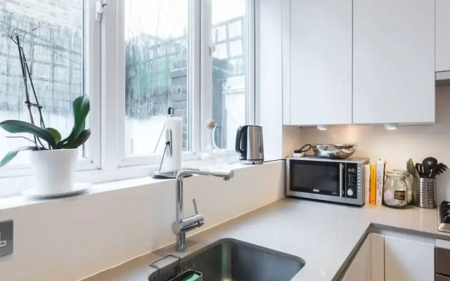 Modern stylish and luxurious 1 bed flat