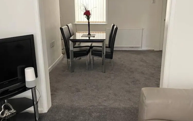 2 Bed House Near Anfield Stadium
