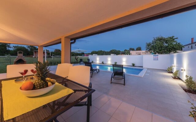 Stunning Home in Fazana With Wifi and 3 Bedrooms