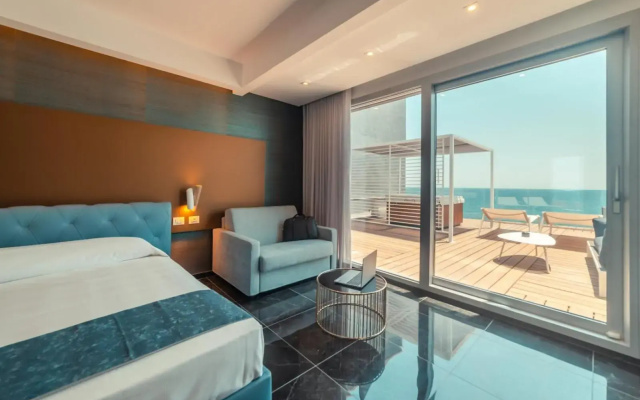 Nautilus Hotel