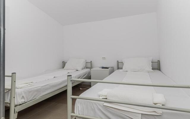 Hostel Ghimbav Airport