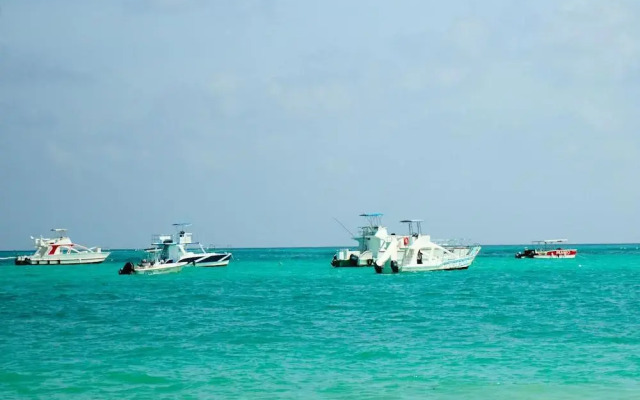 Las Terrazas Condo - Los Corales Village