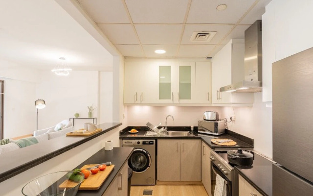 Renovated 1 BR with Sea & Marina Views