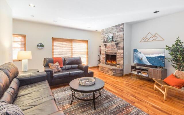 Elkhorn Townhome 1947 Townhouse