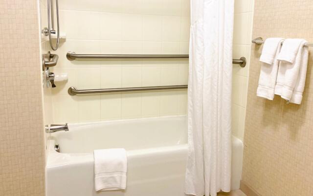 Holiday Inn & Suites Bakersfield by IHG