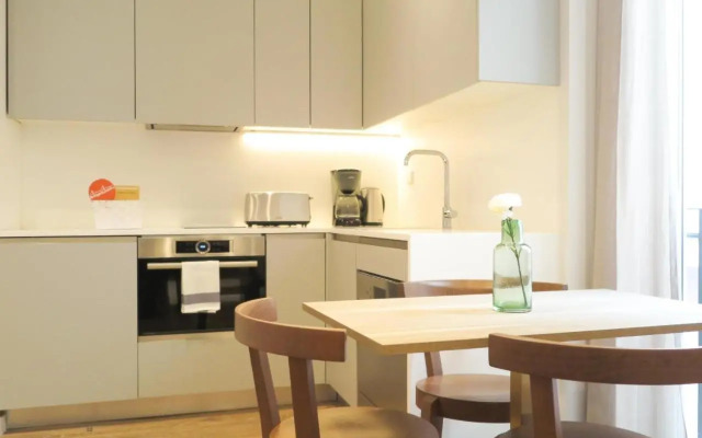 Chiado modern apt with ac elevator green terrace