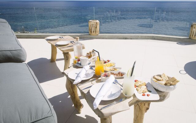 White Exclusive Suite & Villas