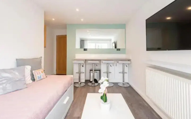 New SLEEP 4 COSY HOME