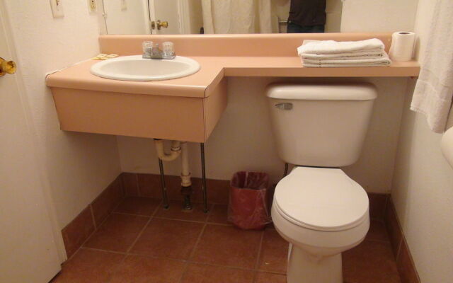 Iris Motel - Mount Pleasant