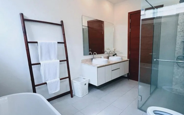 Villa with Pool&Jacuzzi Near Beach V236