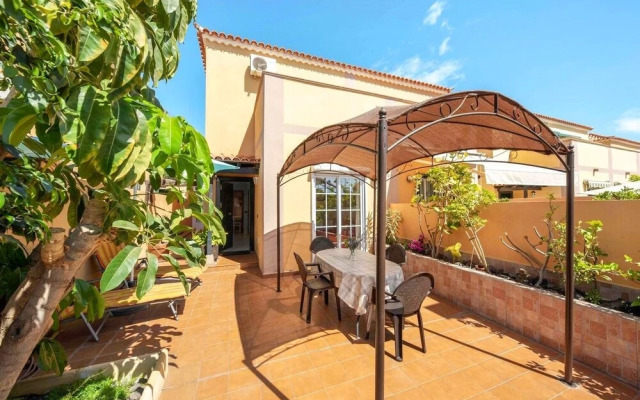Remarkable 2-bed House in Arona