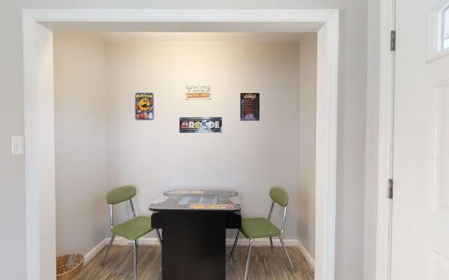 Rotties' 2 Bedroom Home by RedAwning