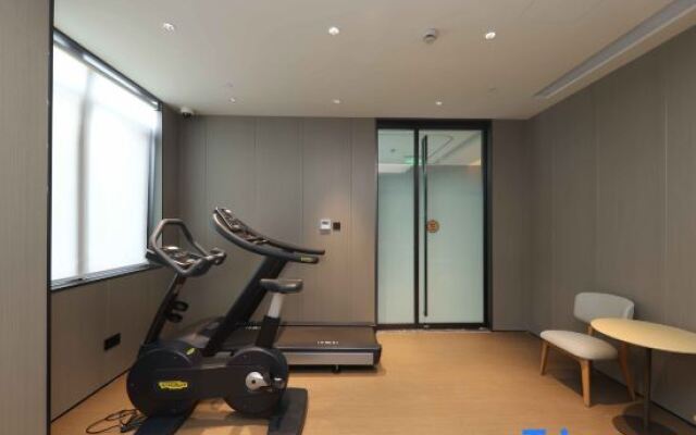 JI Hotel (Shanghai Dishui Lake Subway Station)