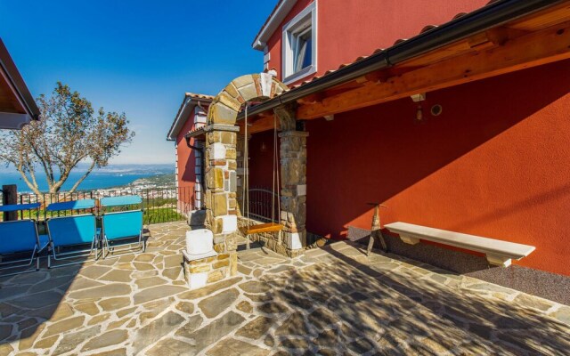 Stunning Home in Izola with Outdoor Swimming Pool, Hot Tub & 5 Bedrooms