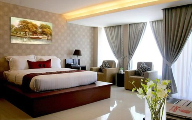 Lion Hotel & Plaza