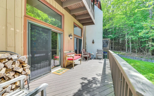 Windham Retreat w/ Private Deck & Mtn Views!