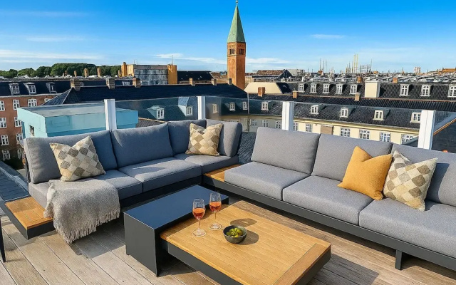 Central Penthouse With Private Rooftop Terrace