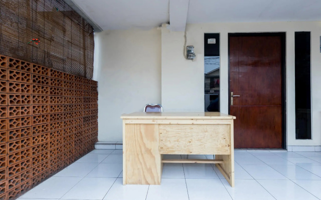 OYO 1516 Cemara Gading