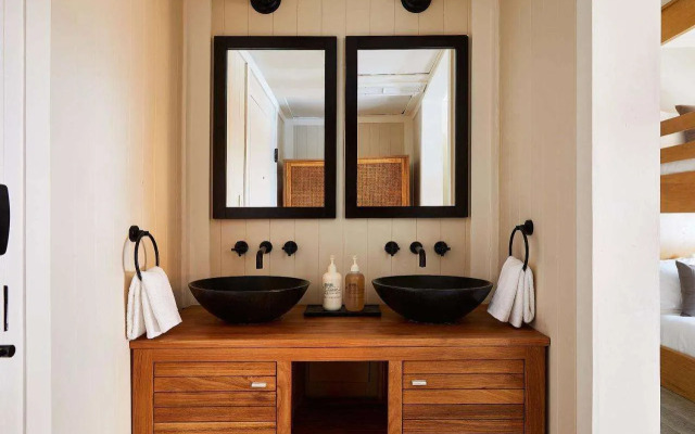 Life House, South of Fifth