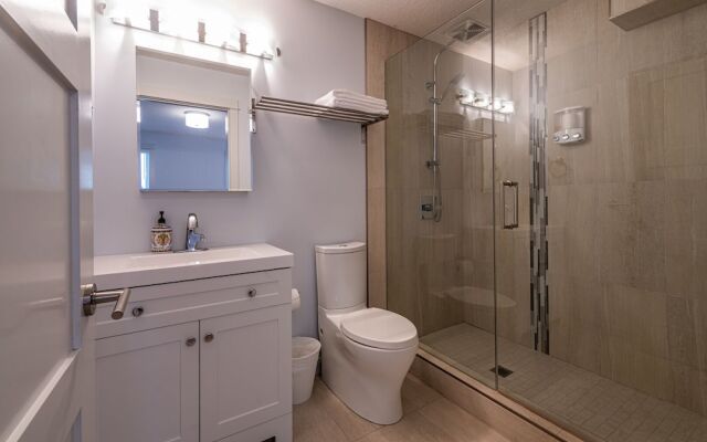 P1 - Private Hot Tub - 3 Bedroom Home - Mountain View