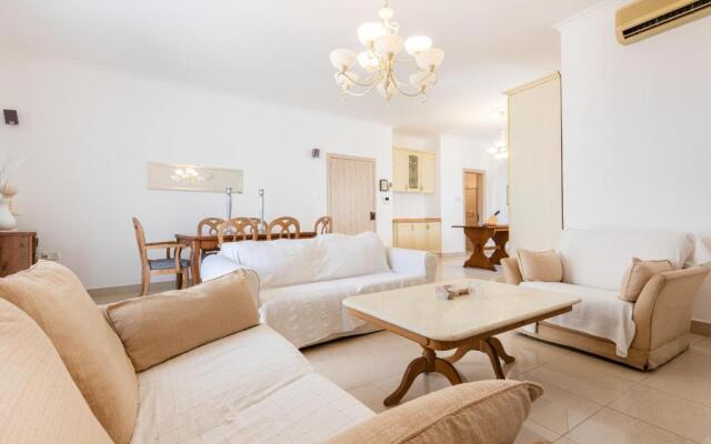 70/2- Spacious & Charming 3 Bedroom Apt In Sliema