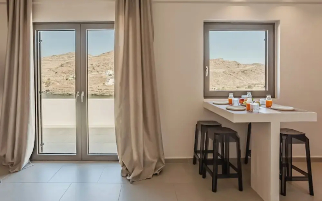 Amal Kythnos Suites