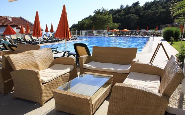 Sertil Deluxe Tropical Suites