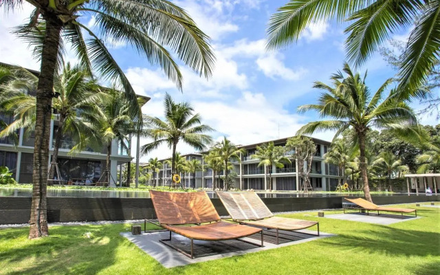 Luxury Oceanfront_pool access apartment