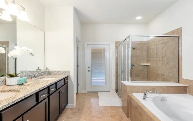 Special Offer Spacious Home With Pool!
