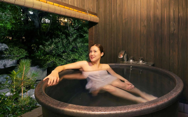 Yuraku Hotel