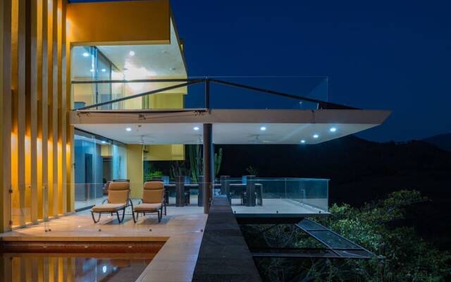 Casa Ave del Risco (Villa con río y cascada al interior)