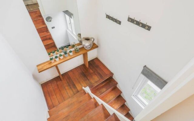 3 Bedroom Shoreditch Maisonette With Balcony