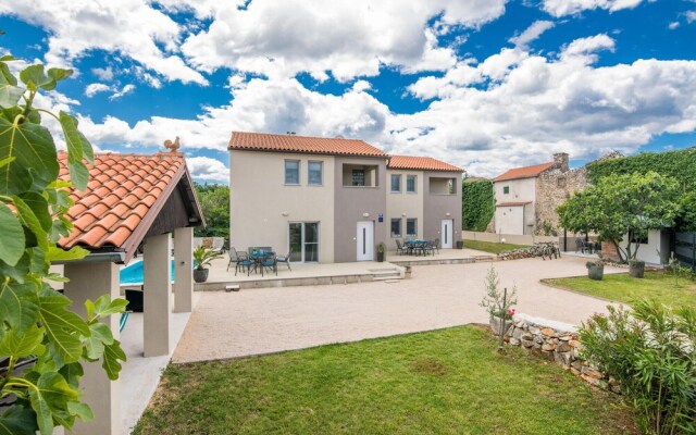 Awesome Home in Kras With Wifi and 2 Bedrooms