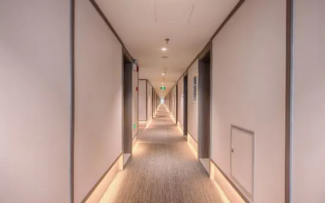 Qingdao Yingshi Hotel