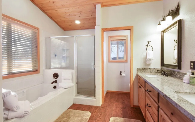 Quaking Cabin Gas BBQ & Amenities Access!