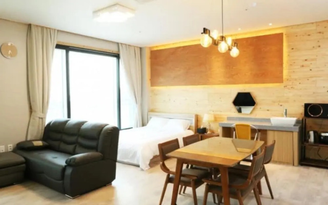 Eulwangri Elim Beach Zone Pension