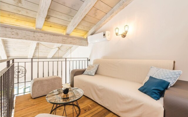 Stunning Home in Jurdani With Wifi and 2 Bedrooms